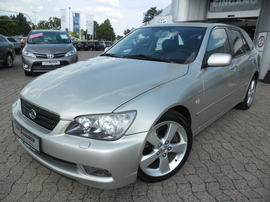 Left hand drive LEXUS IS 200 2.0 SPORTRCROSS